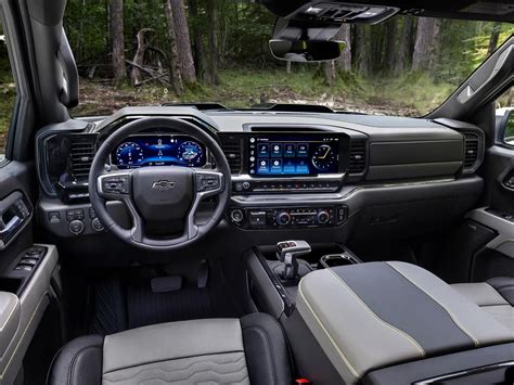 2023 Chevrolet Silverado Interior Features | Victorville Chevrolet