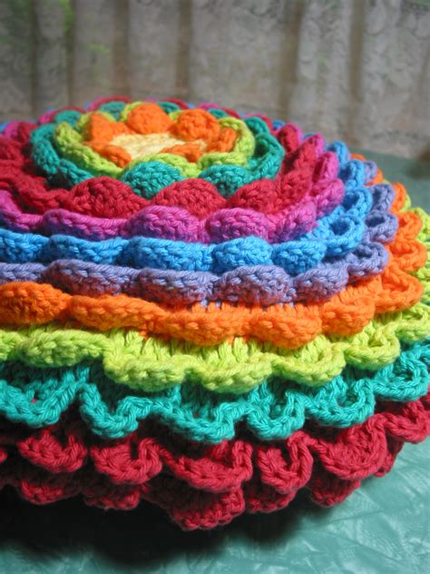 Paper Bagley: Crochet Flower Pillow...