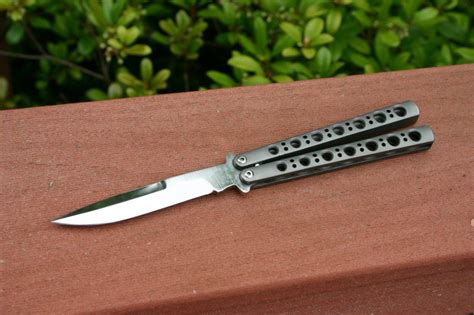 Benchmade 42 Balisong matte black | Butterfly knife, Combat art, Knife