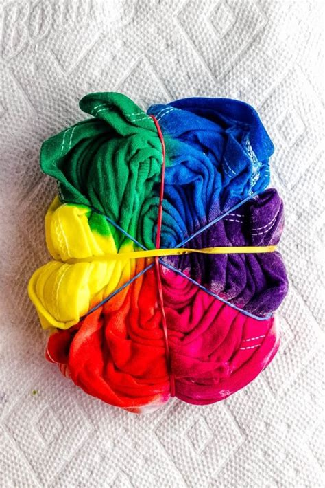 How to Tie Dye a Spiral Pattern: A Step-by-Step Guide - Sarah Maker