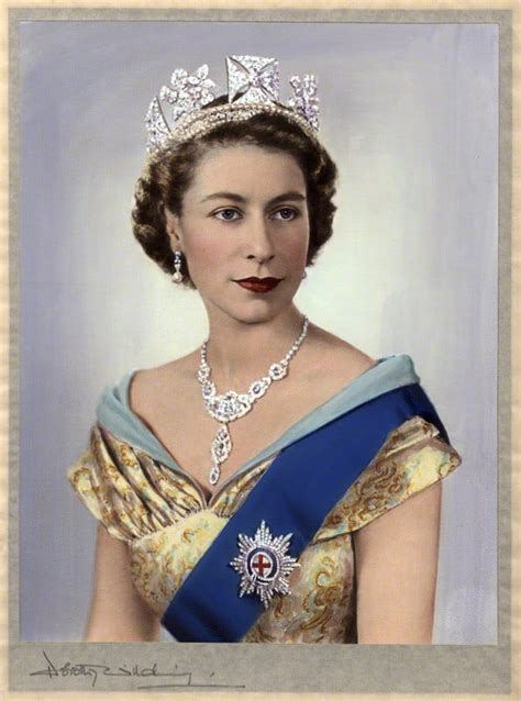 30 of Our Favorite Portraits of Queen Elizabeth II to Celebrate Her 63 ...