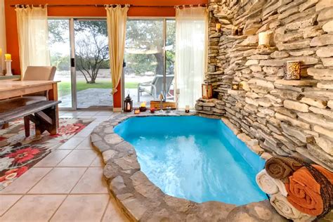 Cabins With Hot Tubs Near Me / Romantic Cabin, Hot Tub, Heart shaped ...