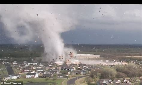 Viral: Tornado with 165mph winds destroys homes in Kansas USA