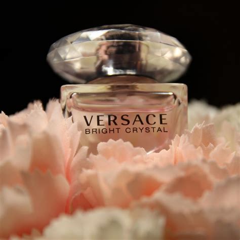 Bright Crystal Versace perfume - a fragrance for women 2006