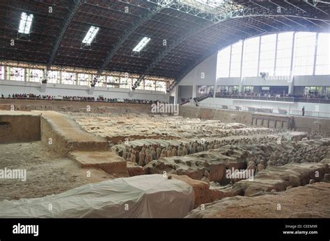 China, Xi'an, Qin Shi Huang's Tomb, terracotta soldiers Stock Photo ...