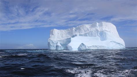 Cet iceberg géant à la dérive qui menace une île de l'Atlantique sud ...