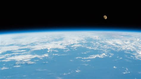 Space Station View: Waxing Gibbous Moon Above The Pacific Ocean - SpaceRef