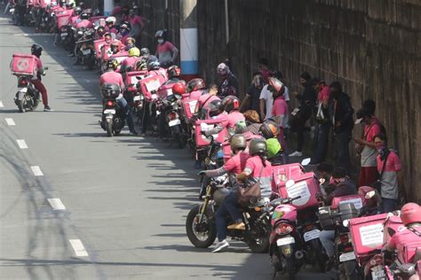 Foodpanda delivery riders protest in front of DOLE office | PLN Media