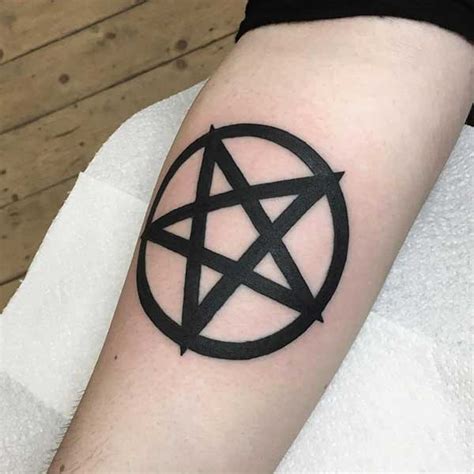 66 Tatuagens Místicas de Pentagrama [Desenhos e Significado]