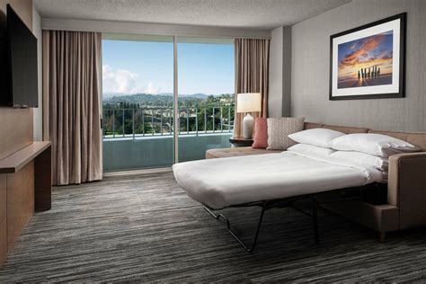 Hotel Suites near Warner Center, CA | Warner Center Marriott Woodland Hills