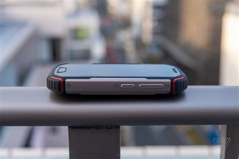 Unihertz Atom XL Just Might be the World's Smallest Rugged 4G ...