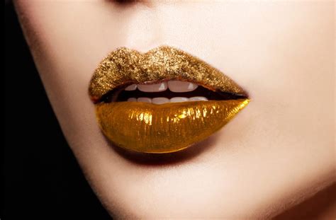 Gold Makeup Trend - Addison Guide