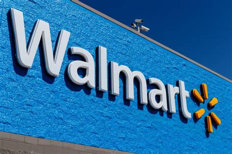 Walmart Stock Surges on Blowout Earnings, Dow Ain’t Biting