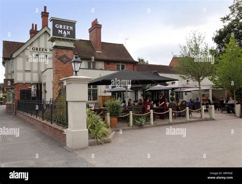 The Green Man pub in Kenilworth. Part of the M & B Mitchell and Butler group Stock Photo - Alamy