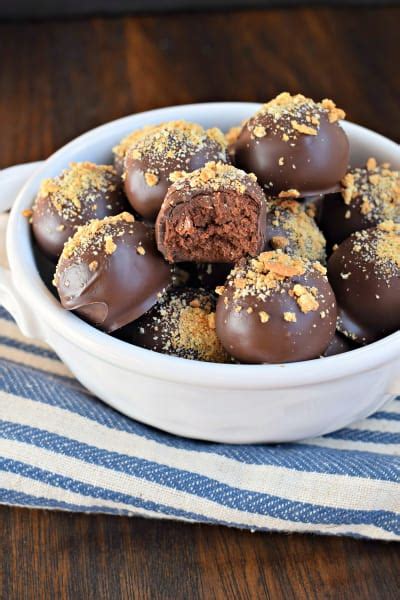 Easy Chocolate Truffles Recipe - Food Fanatic