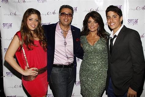 Kathy and her kids - SuperbHub