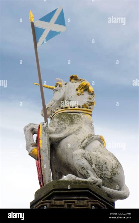 Unicorn statue flag edinburgh hi-res stock photography and images - Alamy