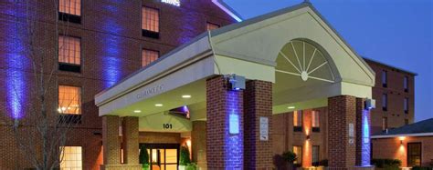 Holiday Inn Express Hotel & Suites I 95 Largo, Camp Springs - HotelTonight