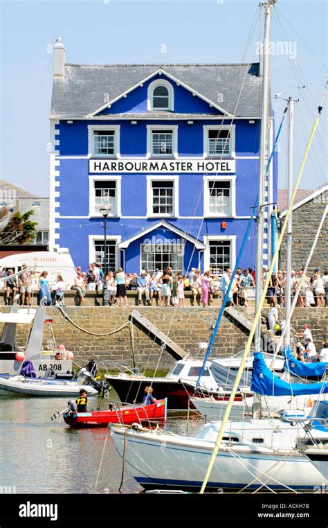 Harbourmaster Hotel on the quayside of Aberaeron harbour on a sunny Stock Photo: 4302202 - Alamy