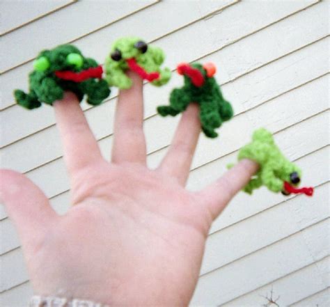 Ravelry: Champygirl's Frog Finger Puppet pattern by Amelia Beebe