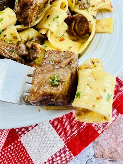 Easy Slow Cooker Italian Pasta Beef Stew