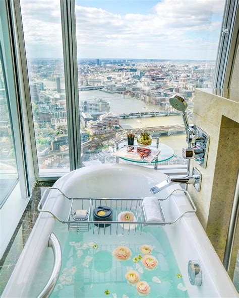 Shangri-La Hotel, At The Shard, London / ph: MichuTravel | Hotel, London hotels, Shangri la hotel