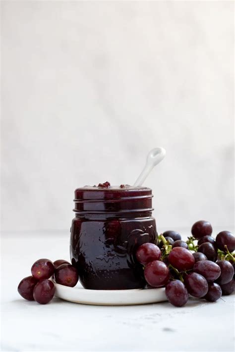 Easy Grape Jam {no pectin added} | A Baker's House