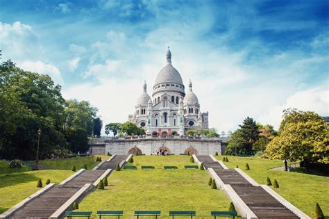 The Top Things to Do Around Paris' Place du Tertre