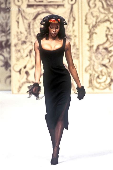 Naomi Campbell | 90s runway fashion, Fashion, Fashion models