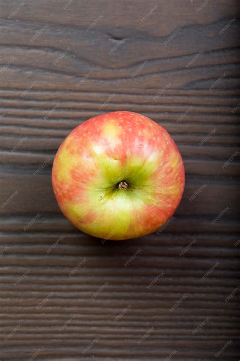 Premium Photo | Apple on wooden table