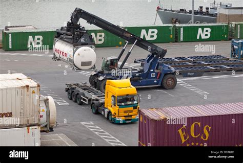 European container terminal, handling operations, cranes, mobile ...