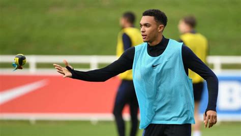 Trent Alexander-Arnold Pulls Out of England Squad With Back Injury Ahead of Euro 2020 Qualifiers ...