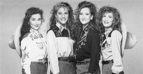 Laura Lynch, Founding Member of Dixie Chicks, Dies at 65 - RightHitup