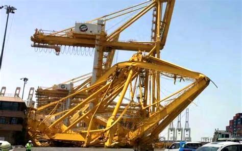 Watch as Container Vessel knocks over massive Ship to Shore crane at Port of Jebel Ali, scores ...