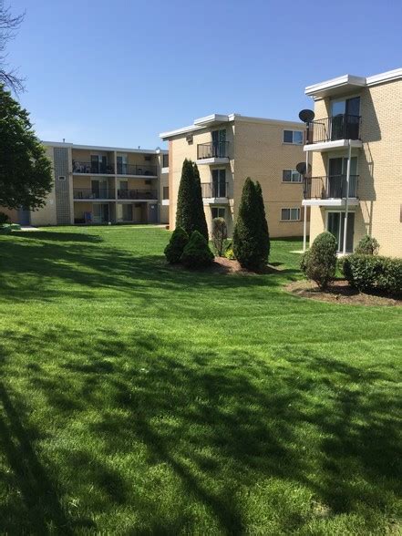 Meadow View Apartments - 12500 Fairview Ave Blue Island IL 60406 | Apartment Finder