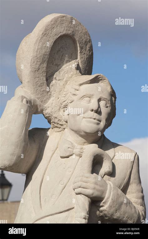 Ernie Wise statue, Morley, Leeds Stock Photo - Alamy