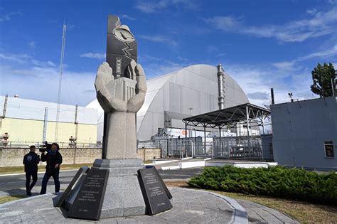 Chernobyl 'Sarcophagus' That Holds in Radiation From the World's Worst ...