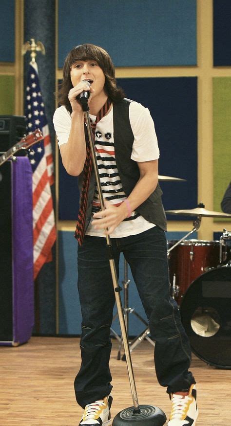 Hannah Montana- Oliver Oken (Mitchel Musso) | Hannah montana, Mitchell musso, Disney shows