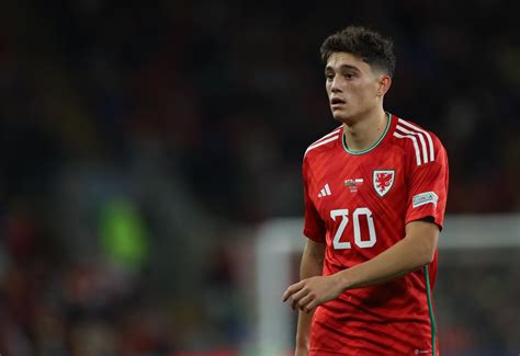 Leeds United: Dan James wows on Wales international duty