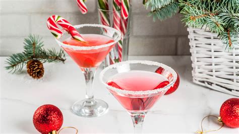 16 Christmas Party Beverages, Cocktails, and Jello Shots | Mental Floss