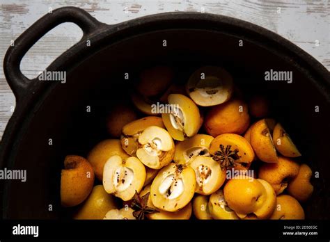 Japanese Quince, Jelly making Stock Photo - Alamy