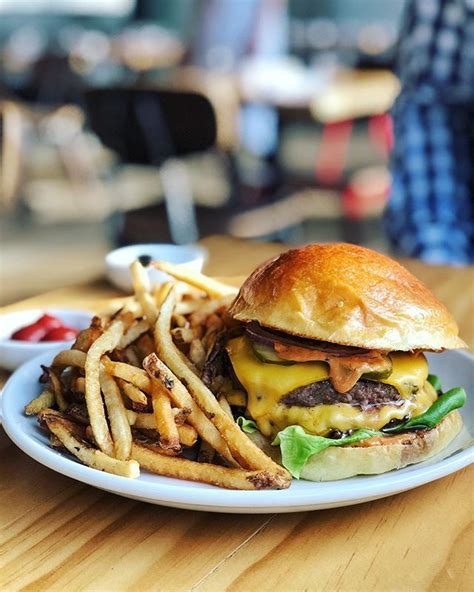 The All-Time Best Burgers In NYC | Best burger nyc, Burger joints, Good burger