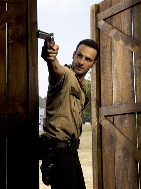 How to Accessorize Like Rick Grimes (The Walking Dead) | TV Style Guide