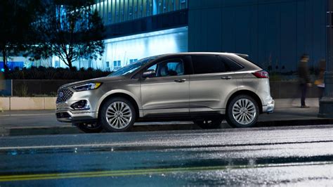 2020 Ford Edge Buyer's Guide: Reviews, Specs, Comparisons