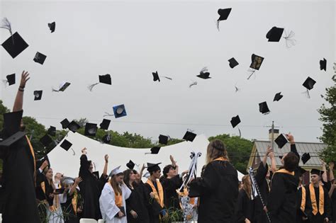 Lincoln Academy Graduation Celebrates Students’ Accomplishments - The Lincoln County News