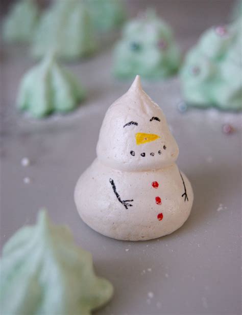 Meringue Snowmen | Recipe | Meringue cookies christmas, Christmas treats boxes, Meringue cookies