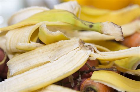 Weird Hack for Using Banana Peels Takes the Internet by Surprise ...