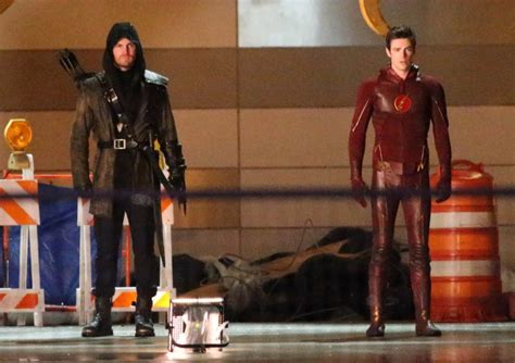New Leaked Photo for The Flash Reveal Season Finale Triple Threat Match - What's A Geek