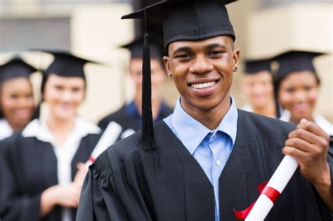 Best Scholarships for Black Students - 2022 HelpToStudy.com 2023 (2022)