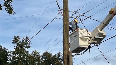 Strong winds take down powerlines and tree at community in Jensen Beach